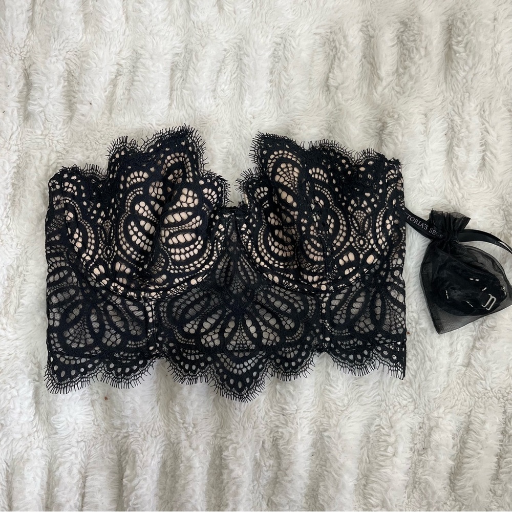 Victoria's Secret - Elegant Black Lace Strapless Bralette